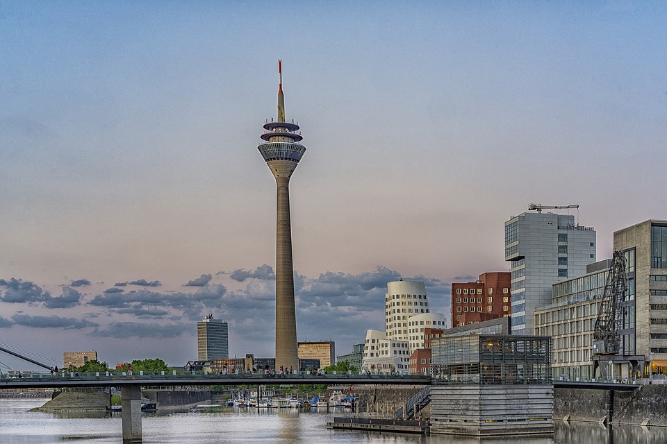 http://maxpixel.freegreatpicture.com/Architecture-Building-Duesseldorf-Media-Harbour-1719049